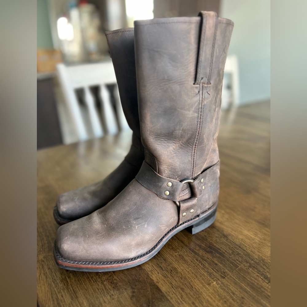 Men’s Frye Harness 12R boots